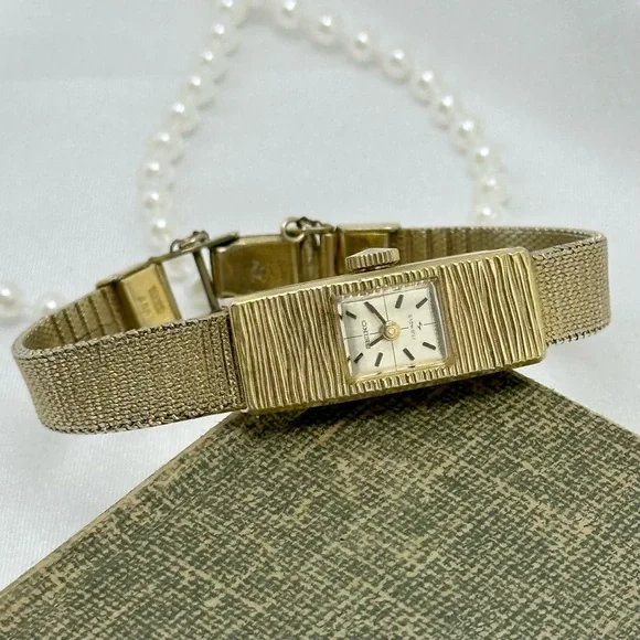 Slender Gold Vintage Seiko Wind-Up Watch - Picture 6 of 8